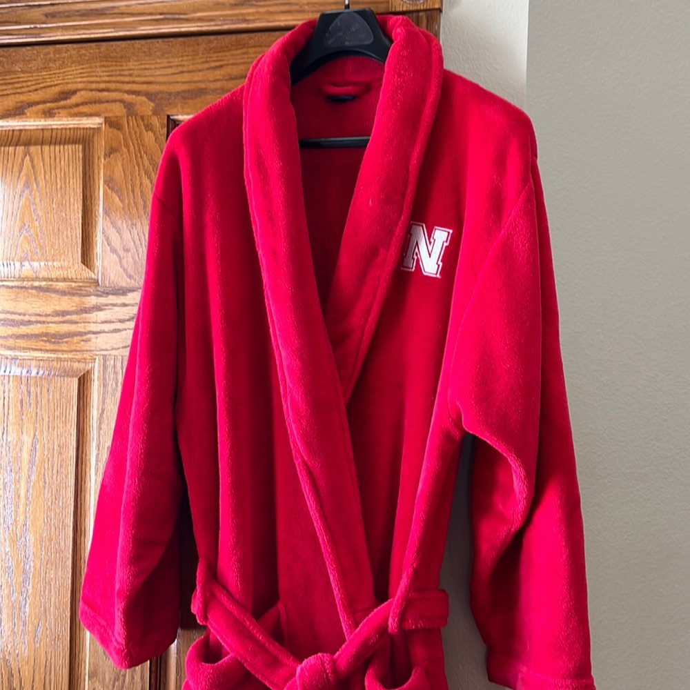 Mens bathrobe. Nebraska Cornhusker
